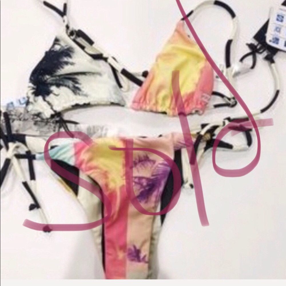 💋sold💋BILLABONG reversible cheeky bikini M